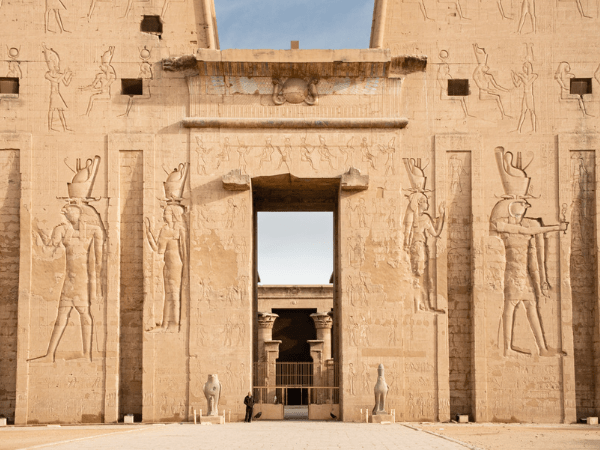 Visita mattutina al tempio di Edfu.