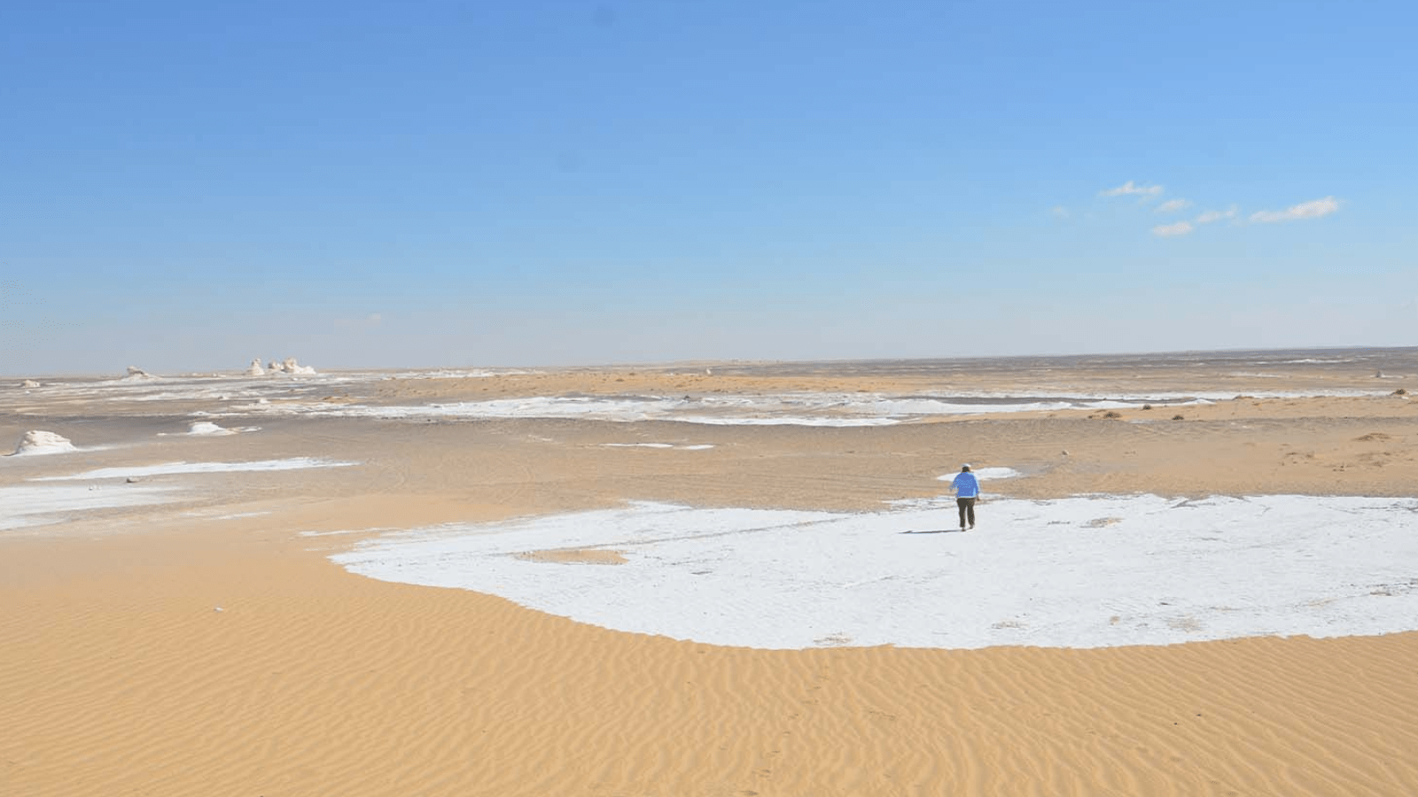 Open Western Desert landscape illustrating a Bahariya Oasis safari route