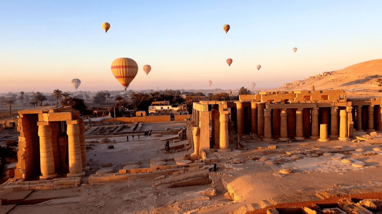 Panorama aéreo desde un globo sobre Luxor y la Ribera Occidental