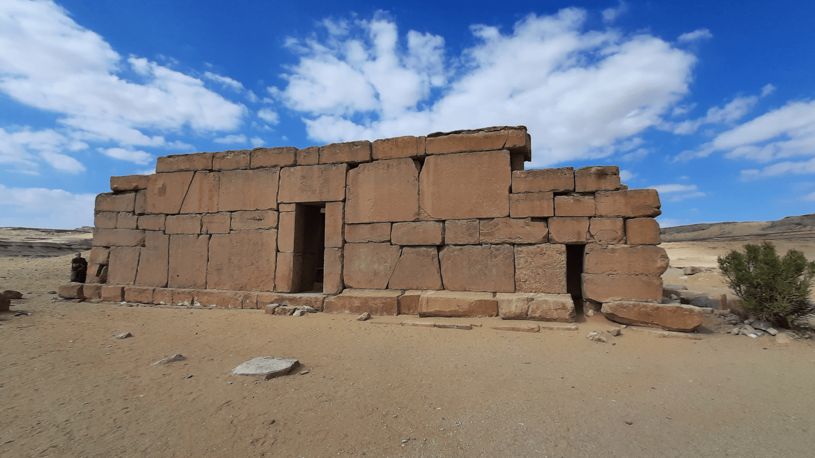 Traditional desert masonry and historic building remains illustrating Siwa architectural heritage