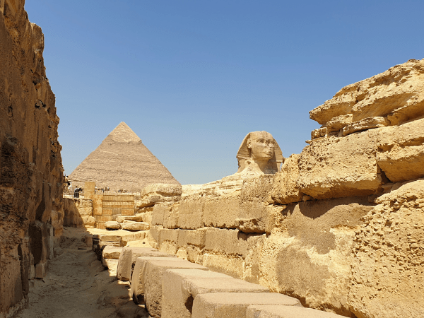 Por qué Giza debería ser el punto de partida de tu visita guiada a Egipto: Desvelando los misterios de las pirámides