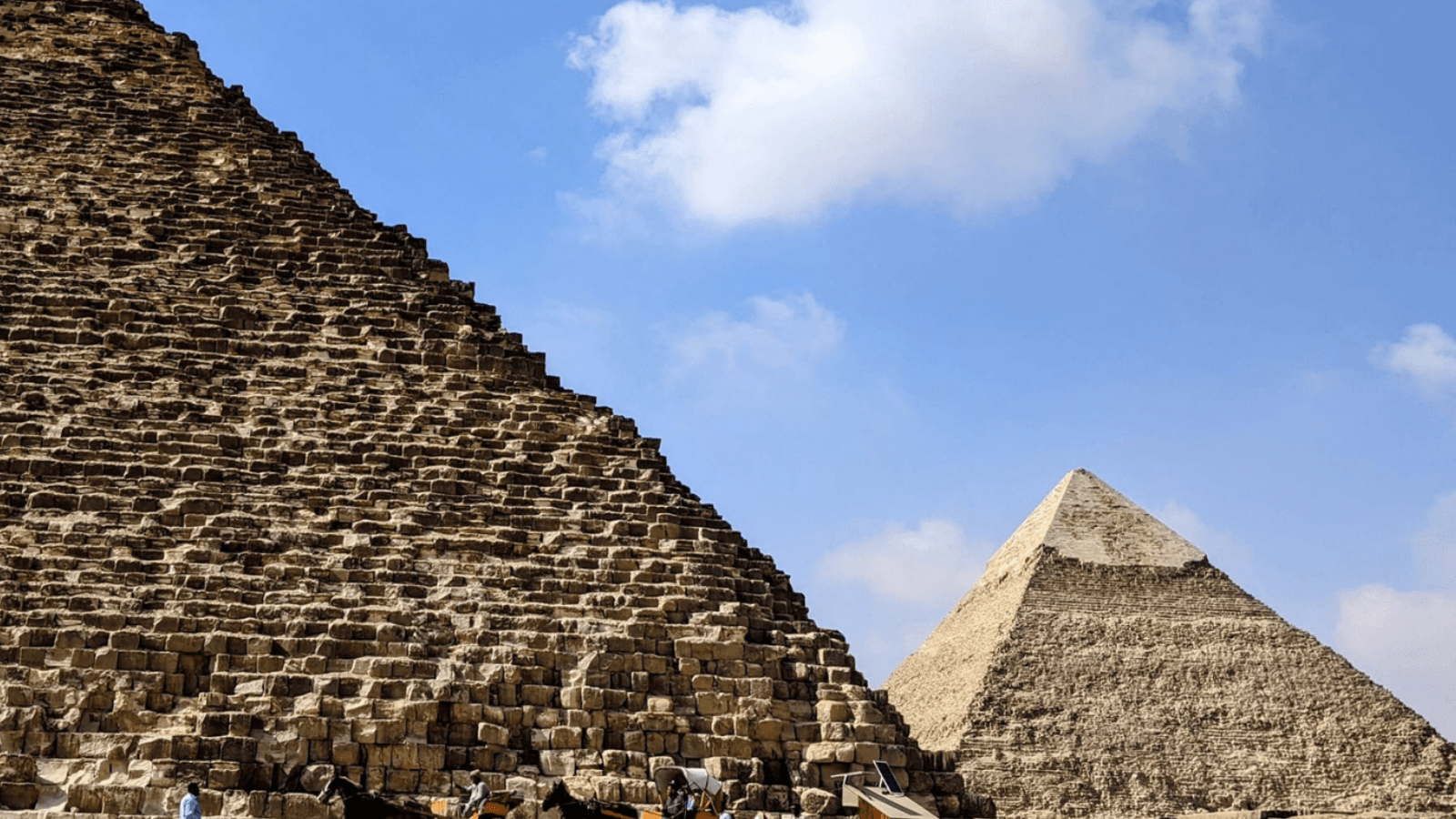 Lifting the Mysteries: An Ageless Wonder of the Giza Pyramids . banner