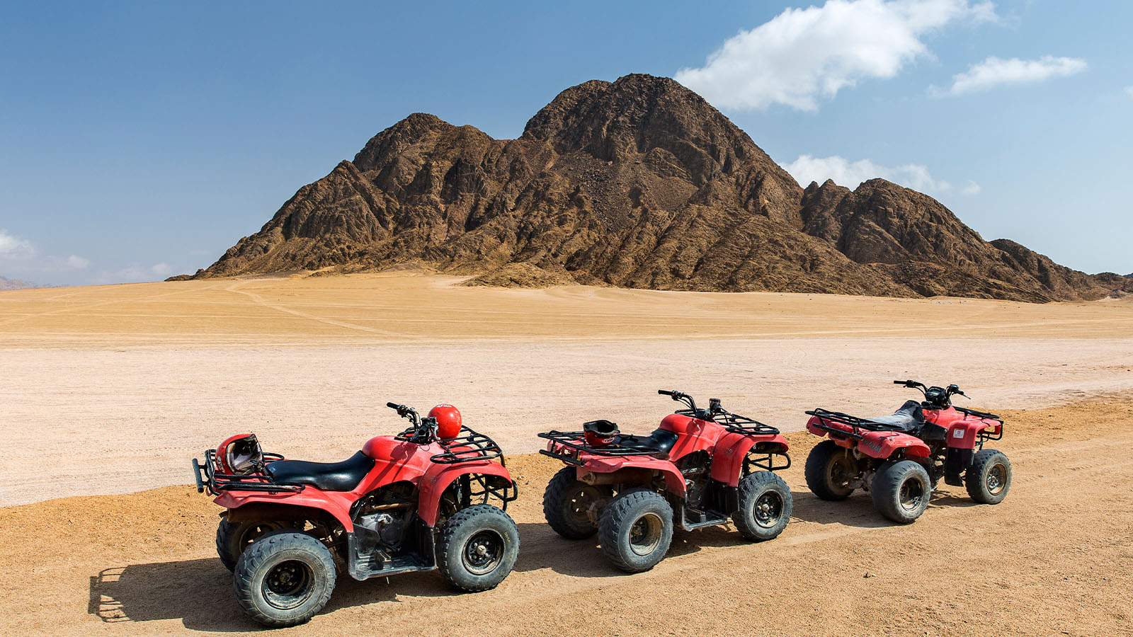 Exploring the Wonders of Safari in Egypt’s Desert . banner