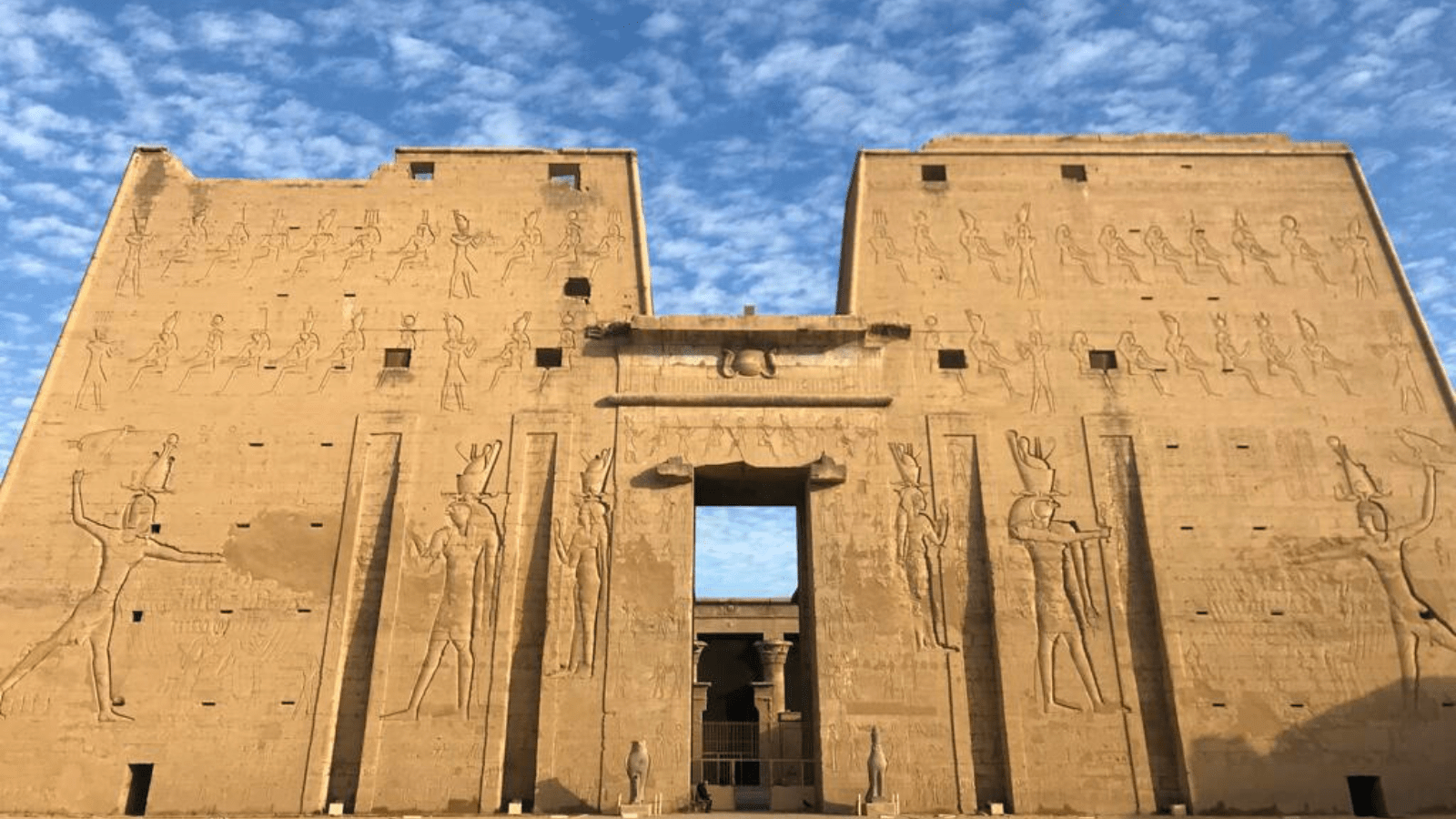 A Complete Travel Guide to a Nile Cruise from Luxor to Aswan Including Abu Simbel . banner
