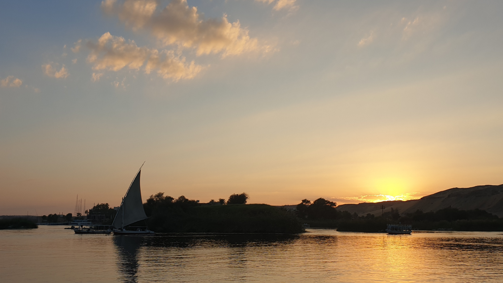 A Complete Travel Guide & Expert Tips for Long Nile Cruises in Egypt . banner