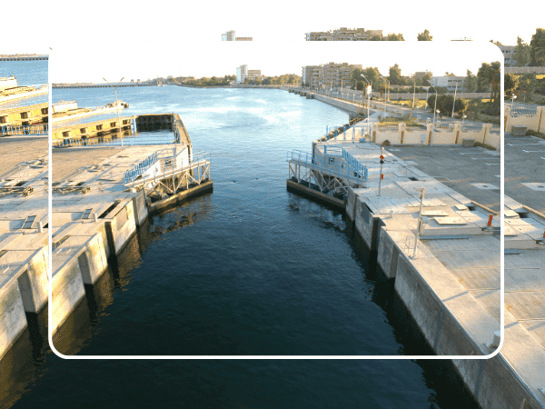 Crossing Esna Lock experience.