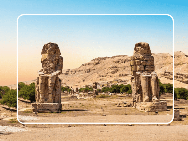 Almuerzo, parada en Memnon, regreso al aeropuerto para volar a Sharm.