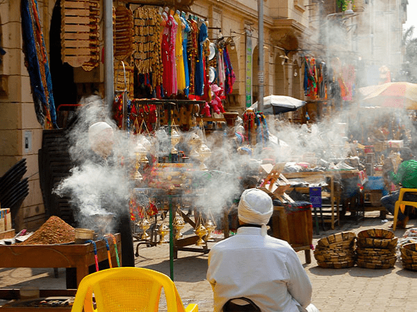 Camminando per un'ora nel bazar di Khan El Khalili