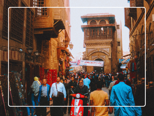 Camminando per un'ora nel bazar di Khan El Khalili