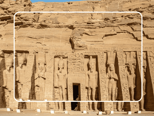 Visita al tempio della regina Nefertari e ritorno all'aeroporto.